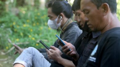 3 Manfaat Menaruh Smartphone Layar Menghadap ke Bawah untuk Kesehatan dan Fokus