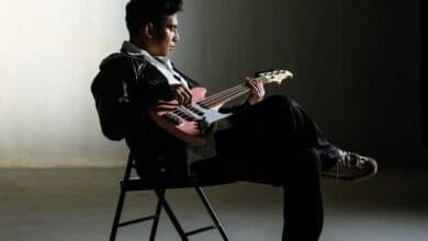 “4 Bassist Favorit Okin: Mengenal Inspirasi dan Gaya Bermain Mereka”