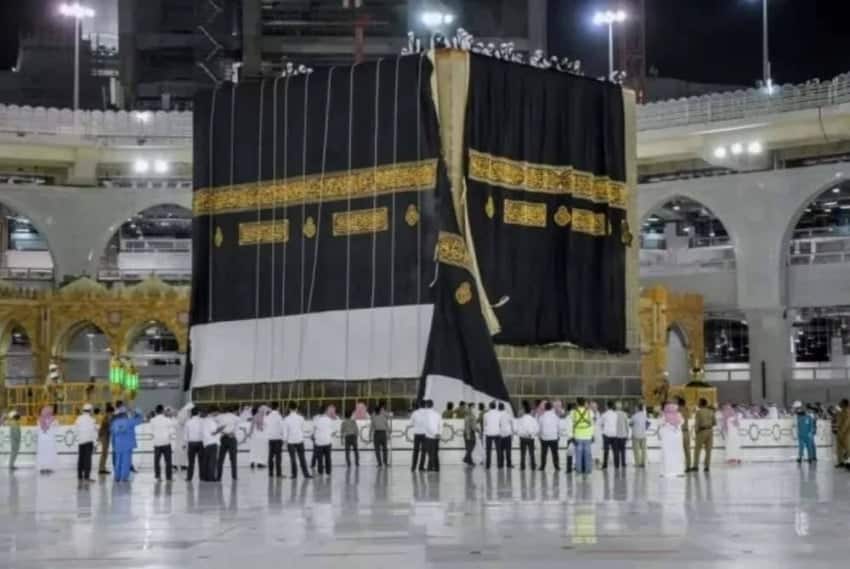 Arab Saudi Ganti Kiswah, Kenali Sejarah Selimut Kiblat Berlapis Emas 60 Kg
