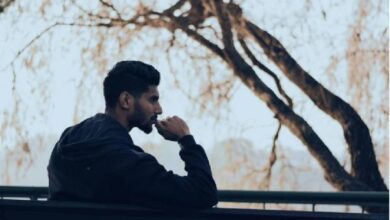 Kenapa Kita Selalu Memikirkan Seseorang? Psikologis dan Solusinya