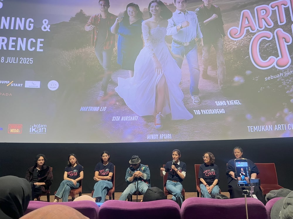 Adegan Menyanyi di Film Arti Cinta Tanpa Lipsync, Seolah Menonton Teater