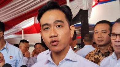 Alasan Elegan Gibran Mengalah di Karpet Merah untuk Prabowo dan Puan