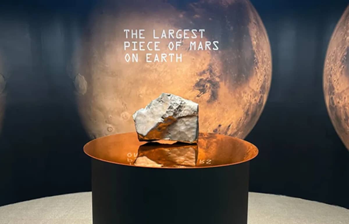 Batu Mars Terbesar di Bumi Dilelang di Sothebys, Nilai Capai Rp3264 Miliar