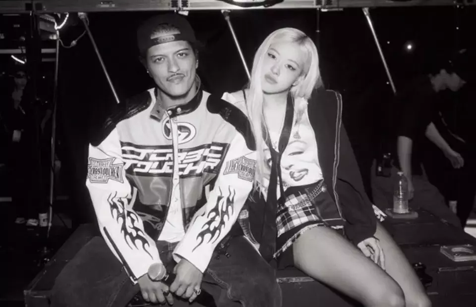 Bruno Mars Singgung Utang Usai Duet dengan Rose di Konser Blackpink