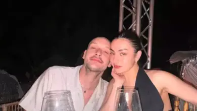 Charli XCX Resmi Menikah dengan Drummer The 1975 Setelah 3 Tahun Pacaran