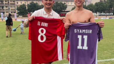 El Rumi Ribut dengan Syamsir Alam di Lapangan, Akhiri dengan Bertukar Jersey