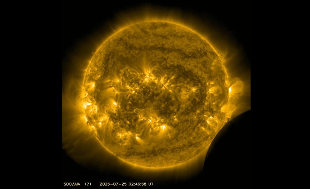 Fenomena Langka: Gerhana Bulan dan Matahari Bersamaan dari Sudut Pandang NASA