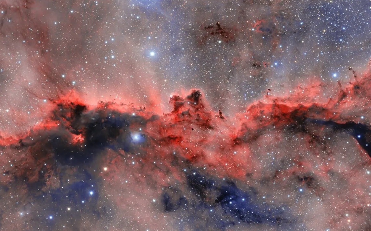 Fighting Dragons of Ara: Duel Kosmik Spektakuler Tertangkap Kamera Teleskop di Cile