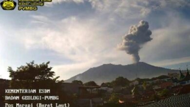 Gunung Marapi Meletus Pagi Ini, Muntahkan Abu Hingga 1,6 Km ke Langit