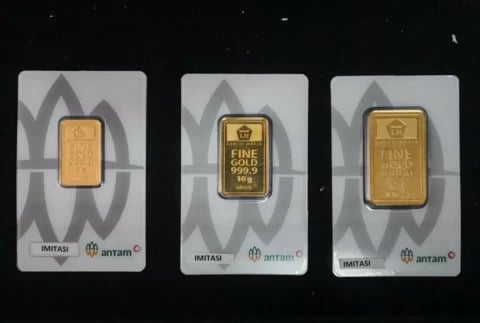 Harga Emas Dunia Rontok, Emas Antam Anjlok Rp17.000 per Gram
