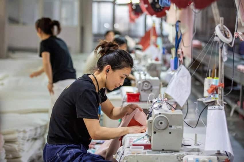 Industri China Tertekan Tarif AS: Laba Merosot dan PHK Massal Mengancam