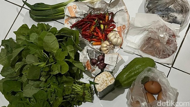 Inflasi Gerogoti Isi Dapur: Belanja Rp 100.000 Tak Cukup untuk Sehari