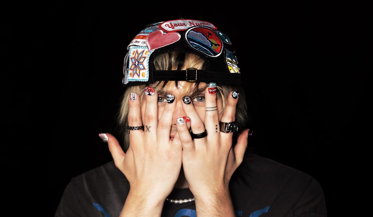 Michael Clifford Rilis Album Solo Perdana "Sidequest" yang Dinantikan Fans