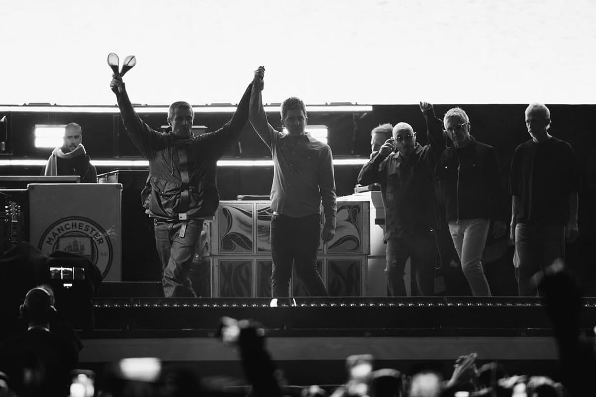 Oasis Buka Tur Reuni di Cardiff: Nostalgia Lagu Lama, Semangat Baru