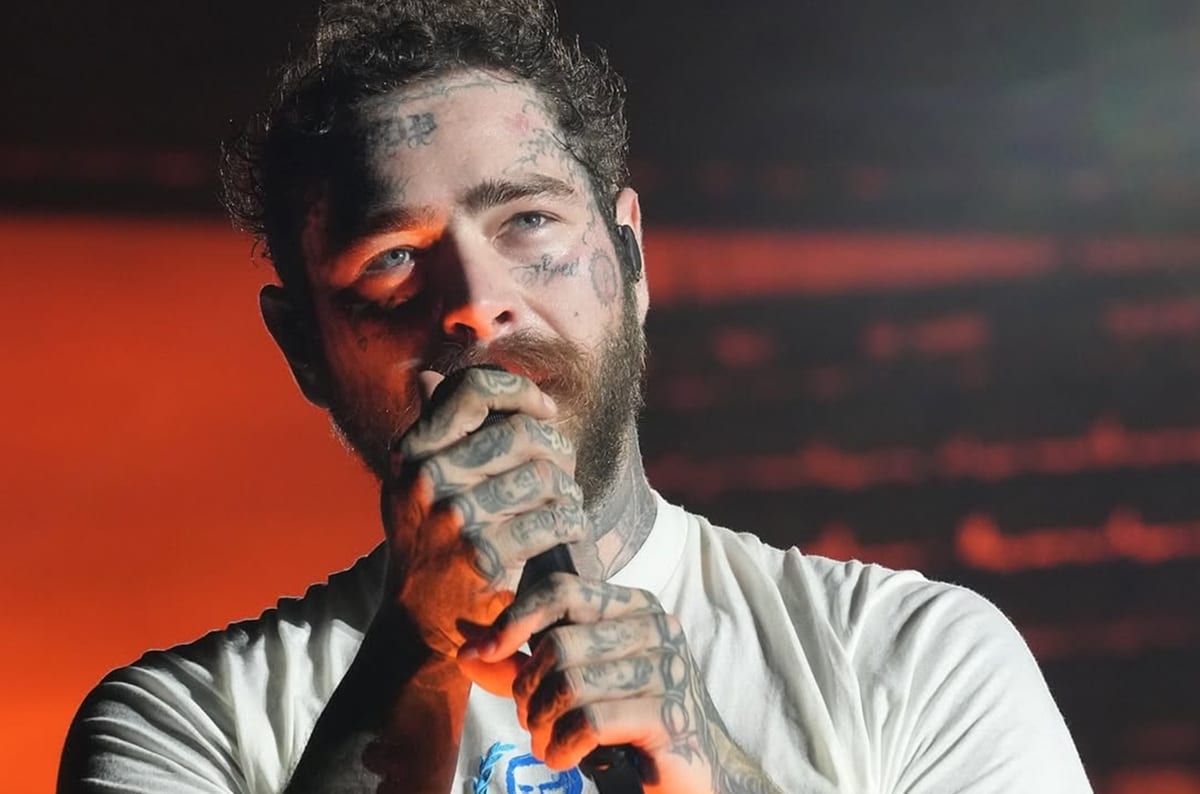 Post Malone Terpeleset di Atas Panggung, Lanjutkan Konser Tanpa Gangguan
