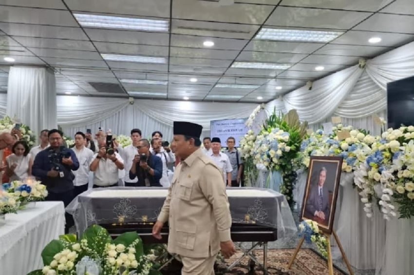 Prabowo Beri Penghormatan Terakhir untuk Ekonom Kwik Kian Gie