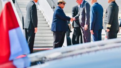 Prabowo Tampil Nyentrik dengan Topi Flat Cap Setibanya di Belgia, Lihat Fotonya!