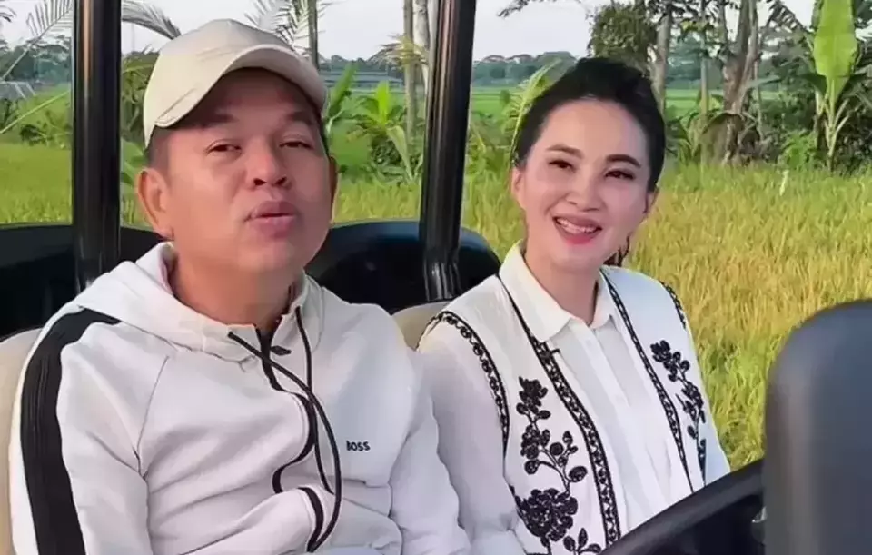 Sherly Tjoanda Tegaskan Persahabatan dengan Dedi Mulyadi: "Kami Berteman!"