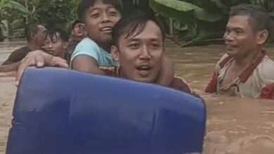 Tanggul Sungai Jebol, Banjir 2 Meter Rendam Permukiman Warga Tanggamus