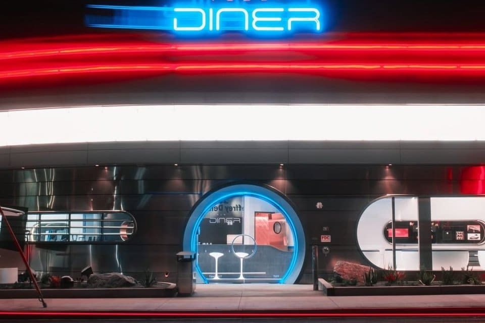 Tesla Buka Restoran Futuristik, Robot Optimus Sambut Pengunjung dan Beri Popcorn