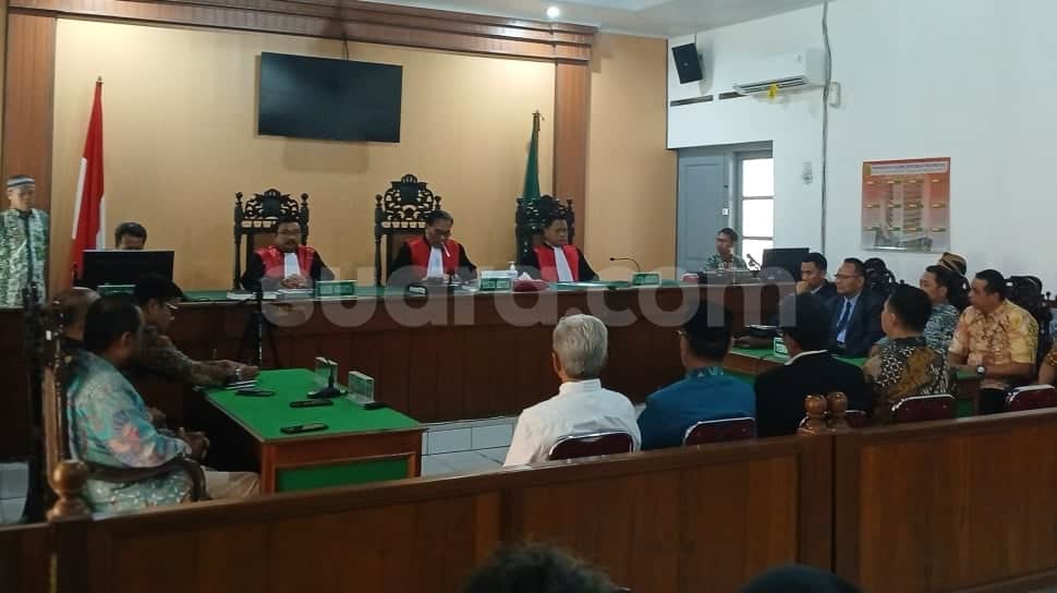 "Bukan Cuma Jokowi: 5 Pemimpin Dunia Tersandung Kasus Ijazah Palsu"