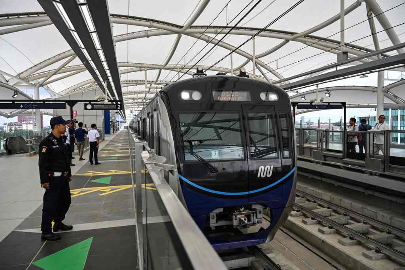 Asyik! Mulai Besok Naik MRT, Transjakarta dan LRT Jakarta Hanya Rp80!
