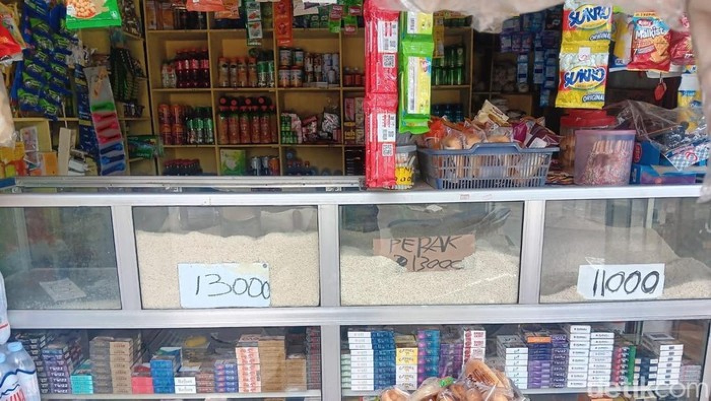 Beras Curah di Warung Madura Diburu Warga: Paling Laku & Harga Murah