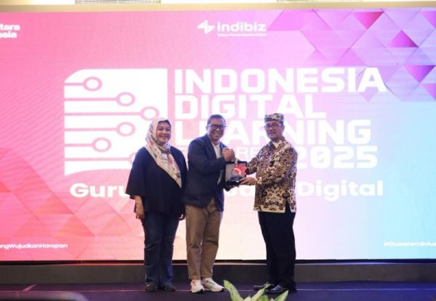 Bupati Cirebon Dukung Telkom Tingkatkan Kecakapan Digital Guru Lewat IDL 2025