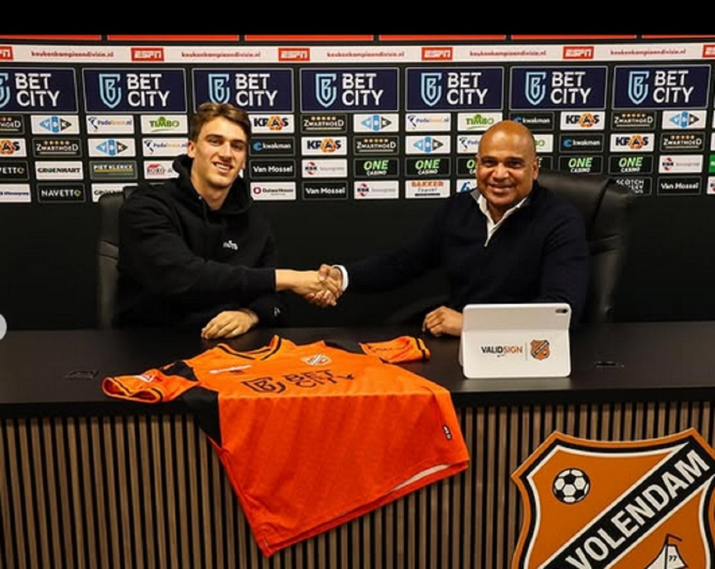 DPR RI Setujui Naturalisasi Miliano Jonathans dan Mauro Zijlstra, Timnas Indonesia Siap Perkuat!