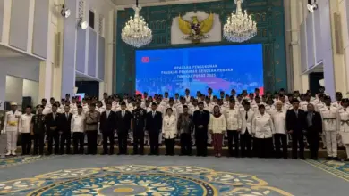 Dihadiri Megawati, Mensesneg Prasetyo Hadi Kukuhkan Paskibraka 2025