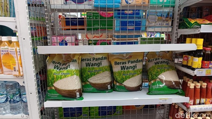 Dilema Toko Ritel: Jual Beras Oplosan di Tengah Ancaman Demo Masyarakat