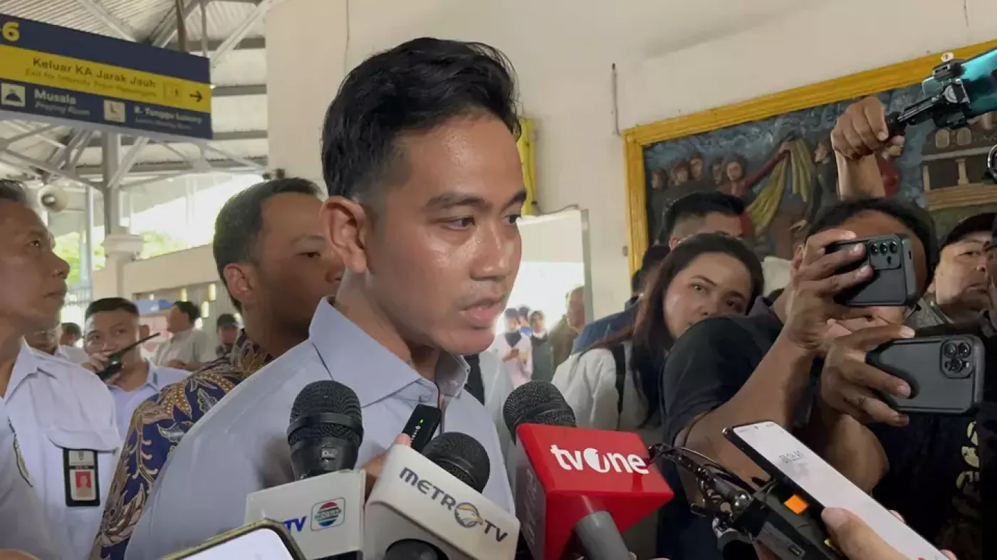 Gibran Tolak Usulan DPR untuk Gerbong Khusus Merokok di Kereta