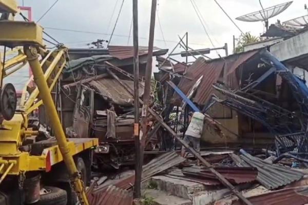 Kecelakaan di Pematangsiantar: Truk Diduga Rem Blong Tabrak Dua Rumah