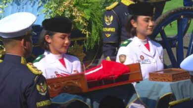 Kirab Bendera Merah Putih Tiba di Istana Merdeka, Dikawal Pasukan Berkuda
