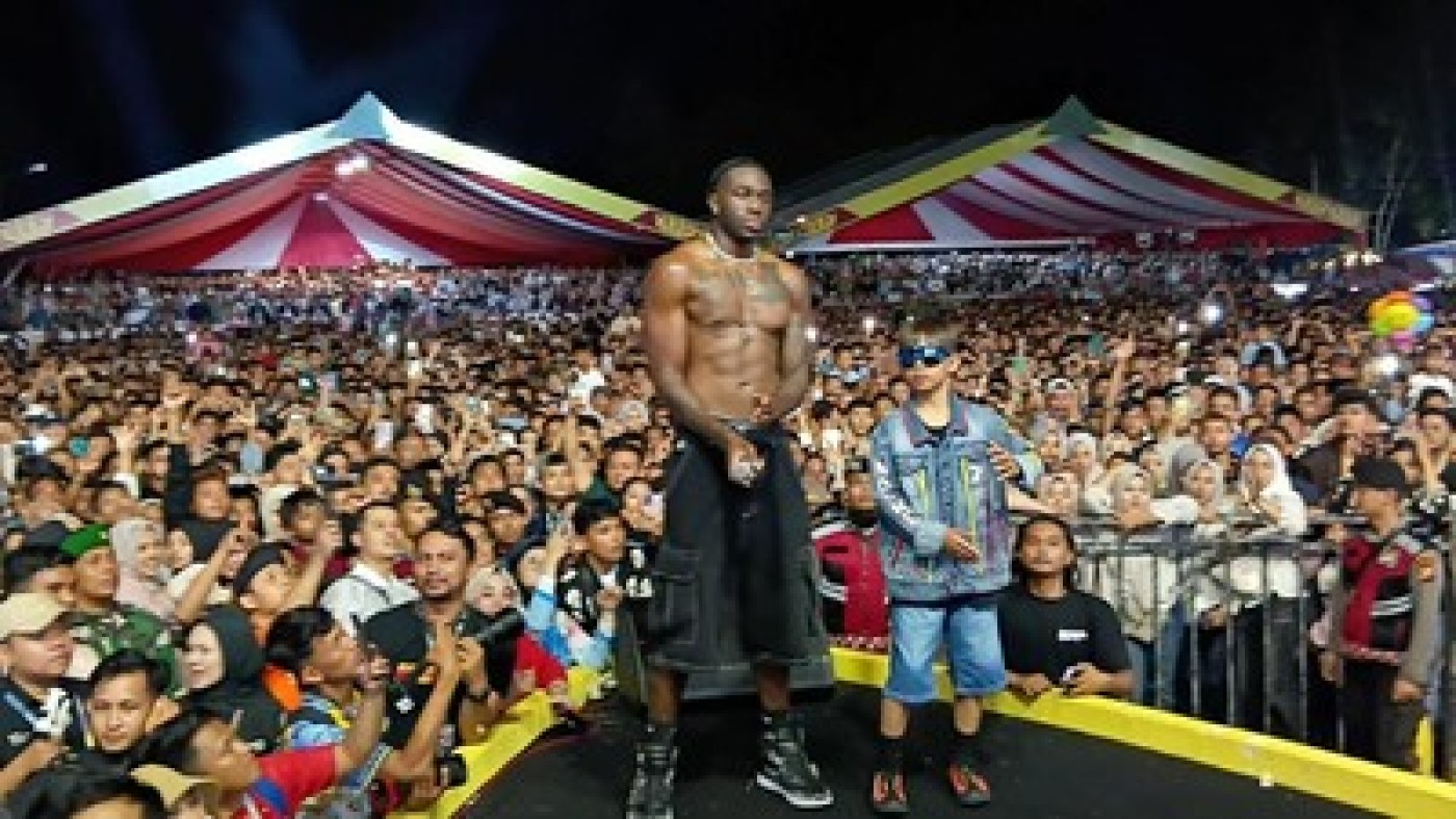 Kolaborasi Melly Mike dan Dikha Bocah Aura Farming Sukses Tutup Festival Pacu Jalur