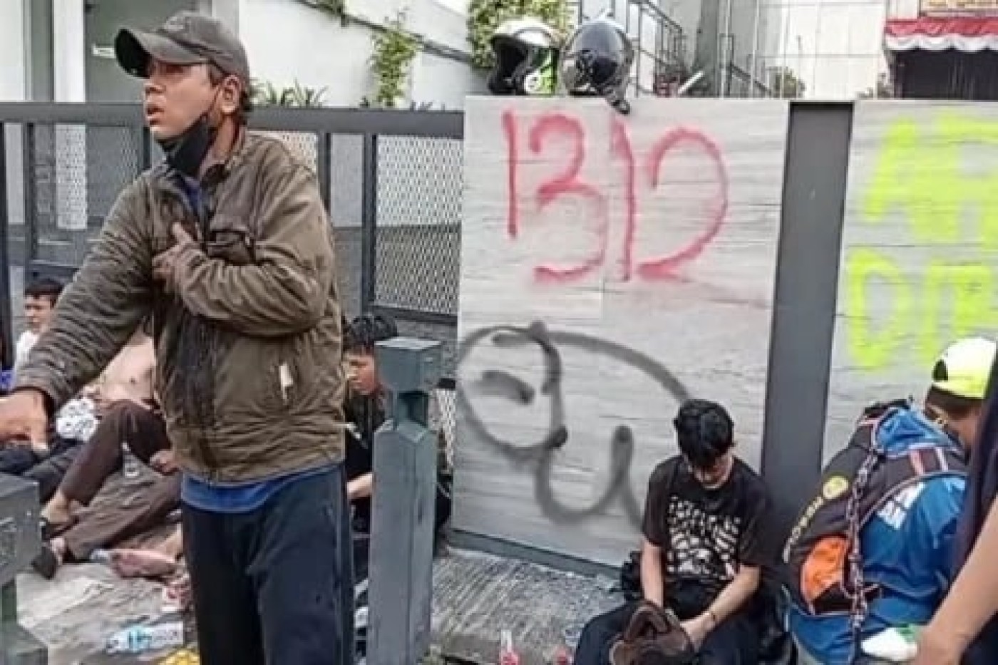 Korban Gas Air Mata Aksi Demo di Mako Brimob: Efeknya Bagi Publik