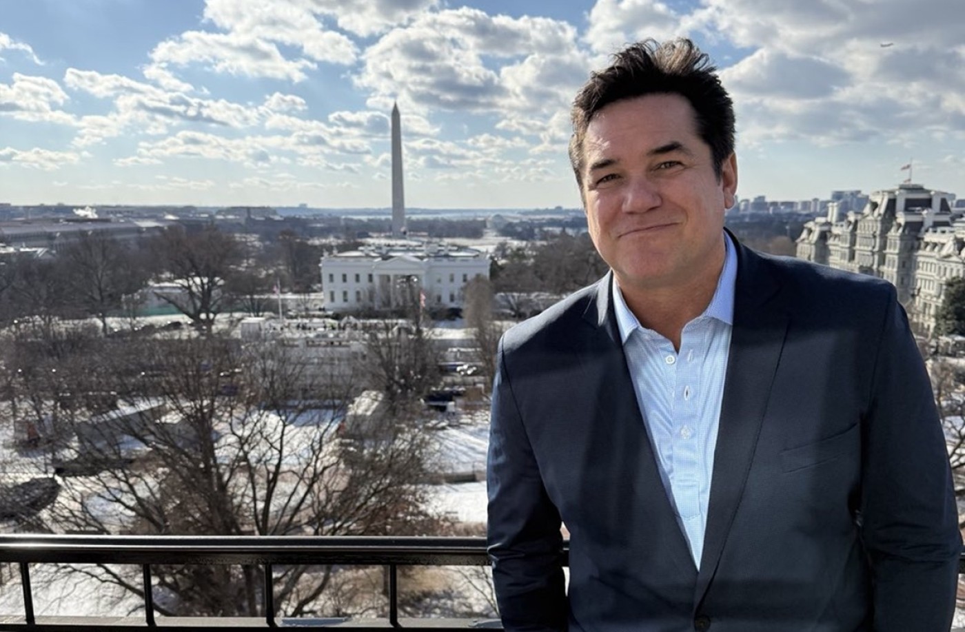 Mantan Superman Dean Cain Dilantik Jadi Petugas Kehormatan ICE