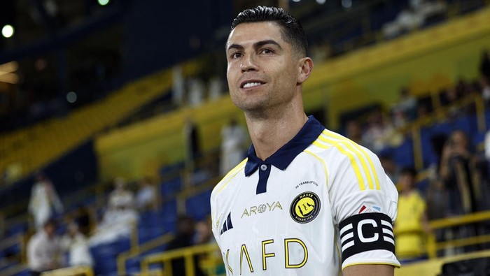 Momen Haru: Ronaldo Beri Kejutan Ultah untuk Chef Al Nassr