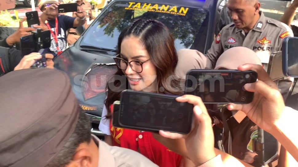 Nikita Mirzani Tantang Jalur Hukum, Tuding Reza Gladys Atur Hakim dan Jaksa