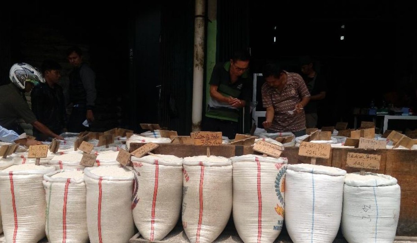 Omzet Pedagang Beras di Pasar Induk Cipinang Anjlok Hingga 50 Persen