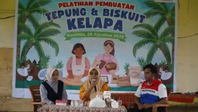 Pertamina Dukung Kemandirian Perempuan Adat Kasimle Lewat Pengolahan Kelapa