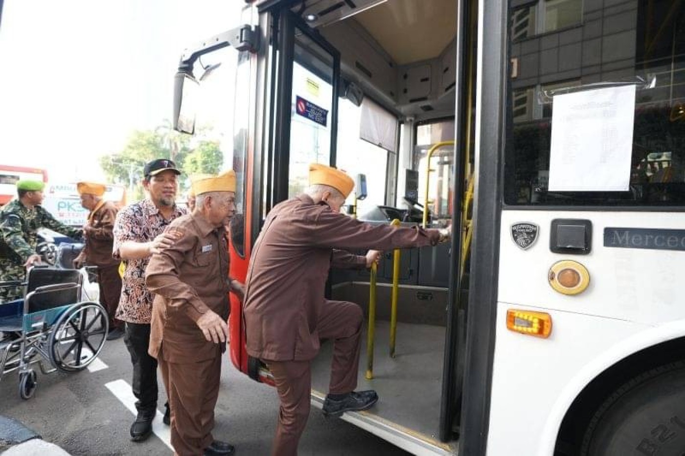 Potret 500 Veteran Keliling Jakarta dengan TransJakarta: Sebuah Perayaan Sejarah