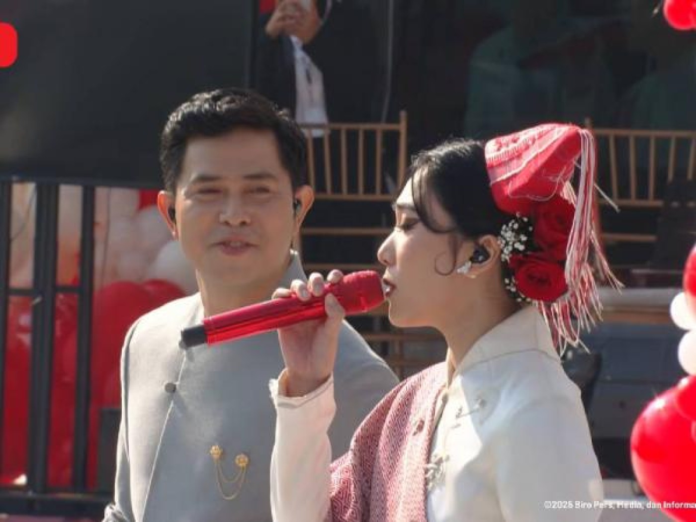 Potret Cakra Khan, Isyana Sarasvati, dan Rossa Nyanyi di Istana Merdeka