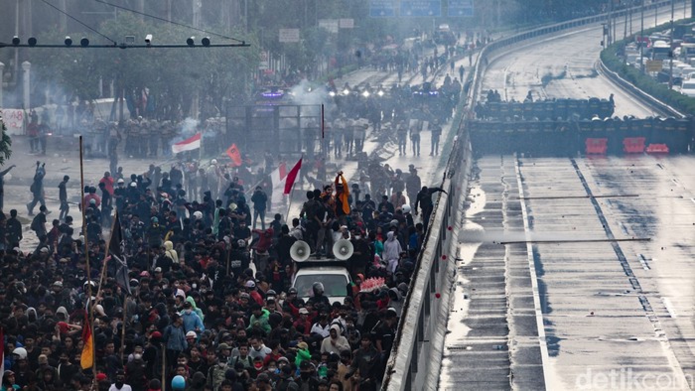 Rakyat Geram! Gedung DPR Trending Berhari-hari, Apa Sebabnya?