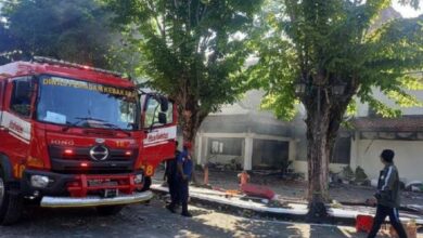 Ricuh di Solo: Gedung Setwan DPRD Dibakar Massa Usai Bentrok Polisi