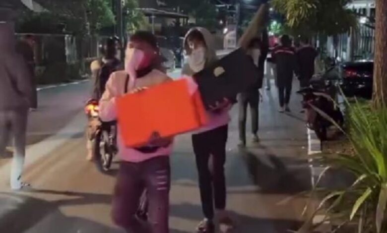 Rumah Menkeu Sri Mulyani Digeruduk Massa, Warga Cemas Akan Kekacauan