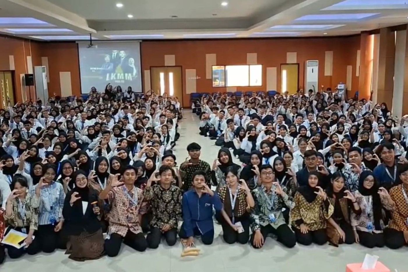 Sharing di Unesa Surabaya: Anjas Pramono Dorong Mahasiswa Kritis Sejak Dini