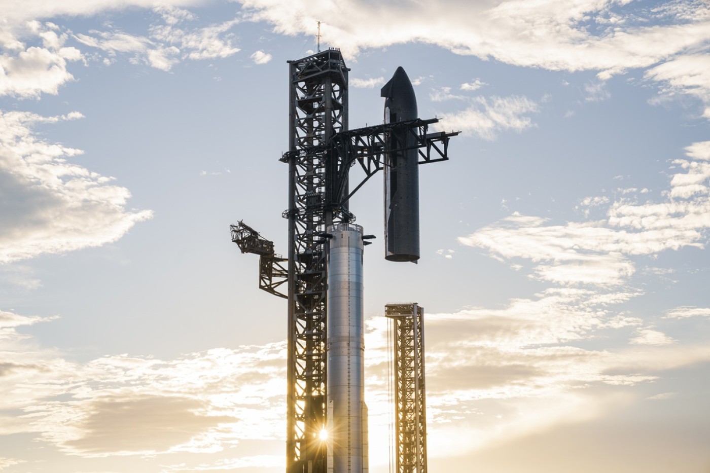 SpaceX Tunda Uji Terbang ke-10 Roket Raksasa Starship hingga Waktu Tak Ditentukan