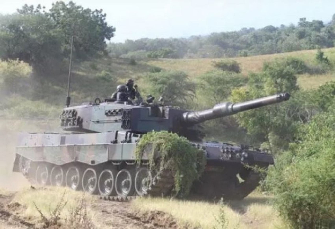 TNI AD Kerahkan 105 Alutsista di Upacara Gelar Kehormatan Militer Batujajar