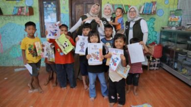 Telkom Kerahkan 50 Karyawan Jadi Relawan Pelestarian Lamun di Pulau Pari